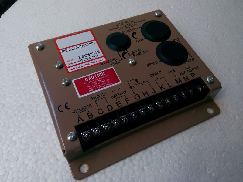 发动机速度控制器